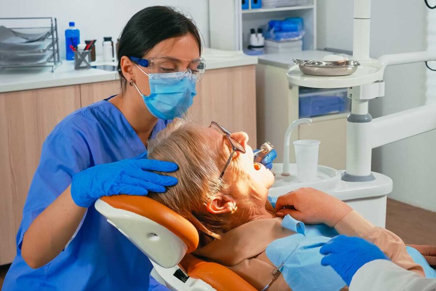 Signs It’s Time To Seek Emergency Dental Services