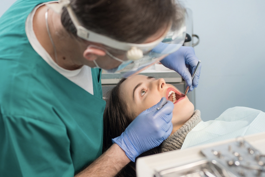 How Do Emergency Dentists Improve Your Oral Health? 